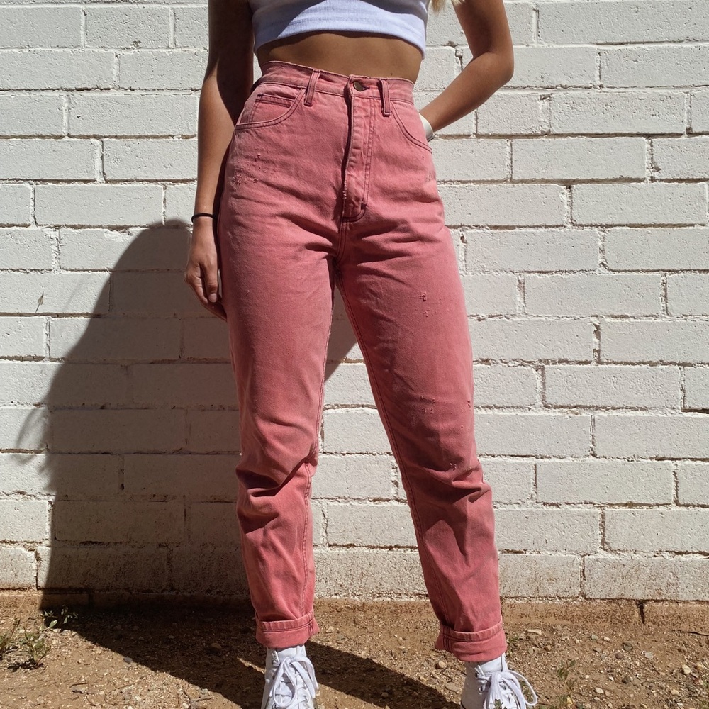 Vintage guess jeans. Pink and I’m great condition!